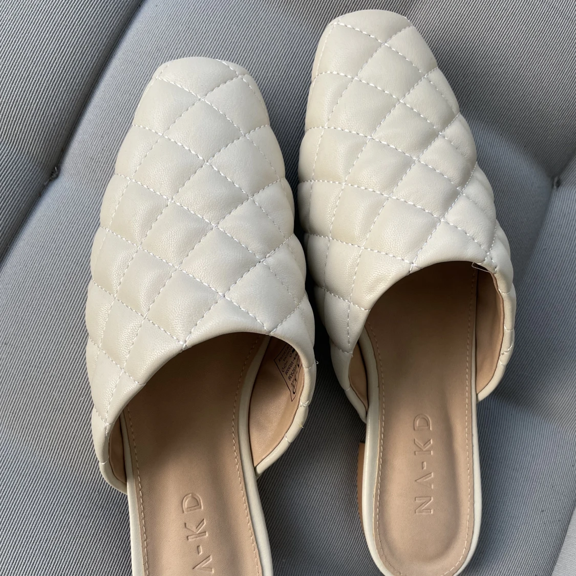 Nya mules i läderimitation 