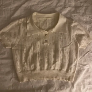 Tröja  - Säljer min fina tröja då den inte kommer till användning längre! Frakten blir 59 kr och ingår inte i orginalpriset!  🫶🏼