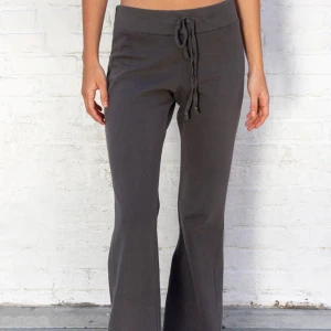 Brandy yoga pants - Säljer dessa byxor från Brandy Melville som jag inte använt så mycket. Nypris är ca 320kr, säljer för 200kr + frakt💞 kan också mötas upp!