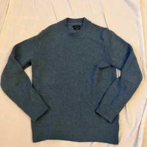 Massimo dutti stickad tröja - Massimo dutti stickad tröja i storlek S. Väldigt skön och varm tröja, bra kvalitet och nästan helt oanvänd.