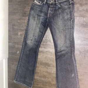 Vintage diesel jeans - Riktigt snygga vintage jeans från diesel dem är lite smått bootcut med en riktigt snygg tvätt.