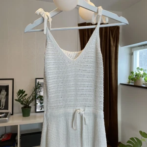 Stickad klänning  - Stickad klänning, använd endast en gång. Gott som ny! Fler bilder kan skickas 