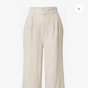 Linnebyxor  - Säljer mina linnebyxor från ginatricot! Köptes i somras men blev endast använda en gång. Skickar gärna föer bilder vid intresse och frakten ingår ej❤️