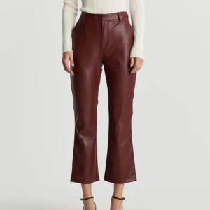 Pu-byxor - Ett par pu-byxor från Gina tricot som aldrig har använts!❤️ storlek 34