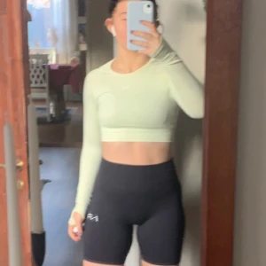 GYMSHARK tröja - limegrön träningströja från GYMSHARK - köparen står för frakten