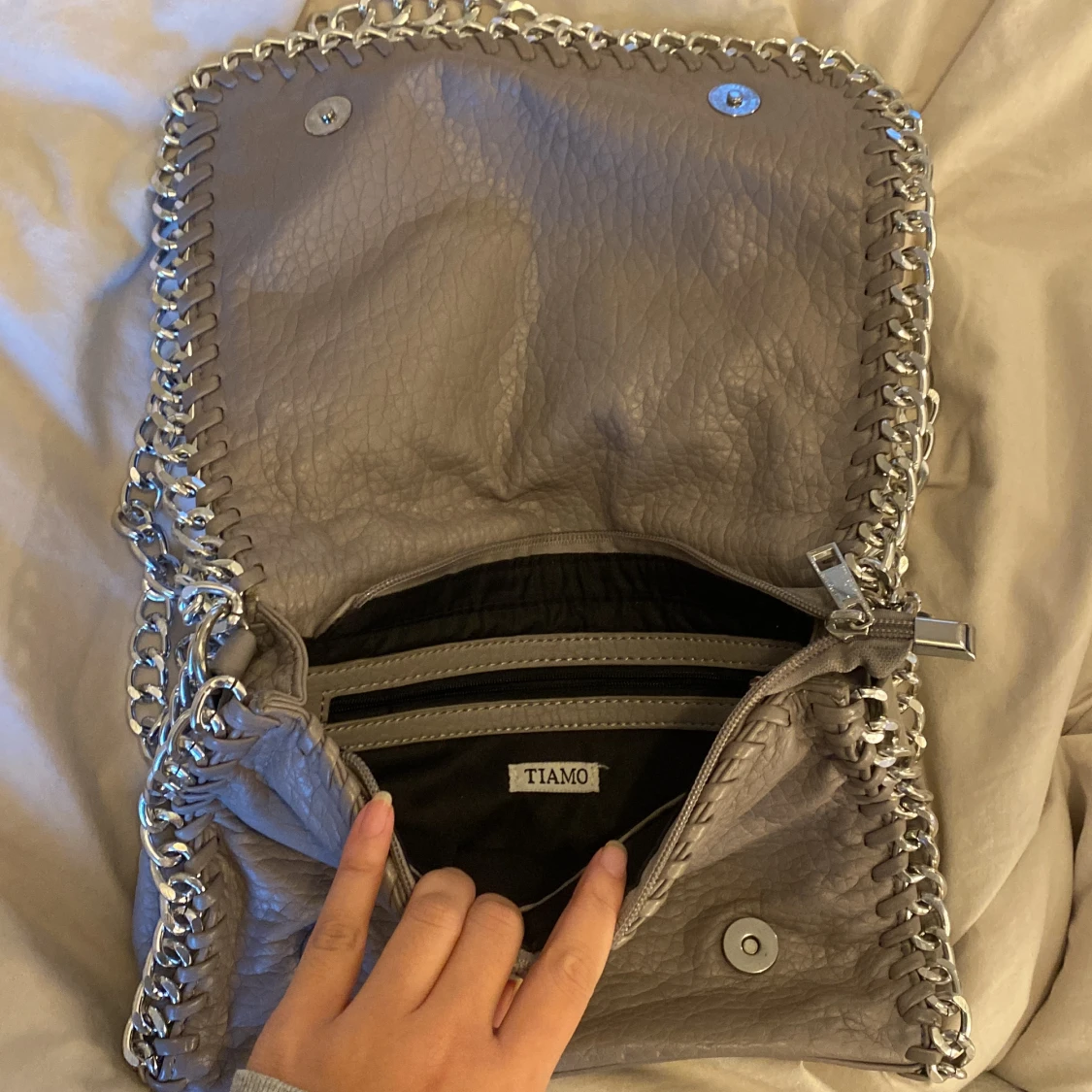 Grå axelremsväska Tiamo - 90