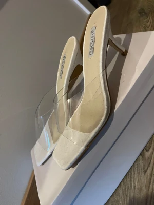 Nelly slip ons st 37 - Knappt använd, inget slitage 
