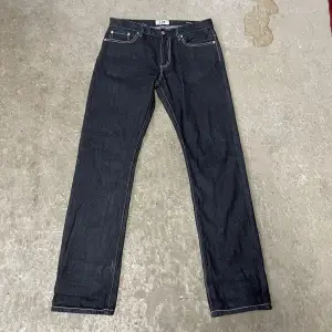 Fina eytys cypress jeans Köptes på tradera och säljes för att dom tyvärr är för långa för mig Finns en lagning under rumpan men inget man ser när man har på sig dom Bara att fråga om du undrar något