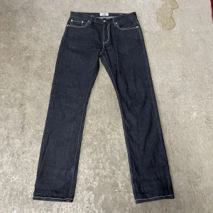Eytys cypress jeans - Fina eytys cypress jeans Köptes på tradera och säljes för att dom tyvärr är för långa för mig Finns en lagning under rumpan men inget man ser när man har på sig dom Bara att fråga om du undrar något