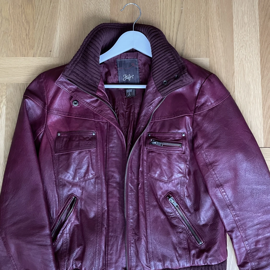 Röd skinnjacka  - 90