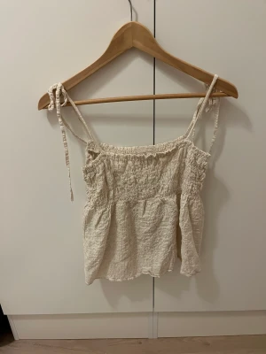 Topp från zara - Säljer denna as snygga topp från zara i strl S.