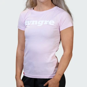 Tyngre t-shirt - Rosa tyngre t-shirt i storlek M. Inte använd mycket. Frakt tillkommer! 