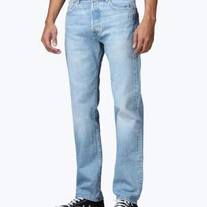 Säljer pågrund av att dom är för stora stl 29 bredd och 30-31 lång  Nypris 1100kr Baggy jeans Använd ca 1-2 gånger 