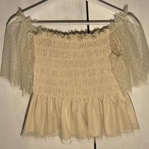 Blus - Jätte söt beige blus💓