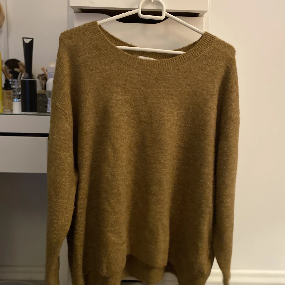 Stickad beige tröja