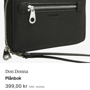 Plånbok  - Slutsåld på zalando. Använd men i bra skick. Skriv gärna för mer info/bilder💞
