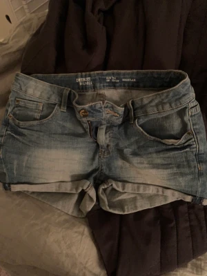 Lågmidjade shorts  - Trendigt lågmidajde shorts!