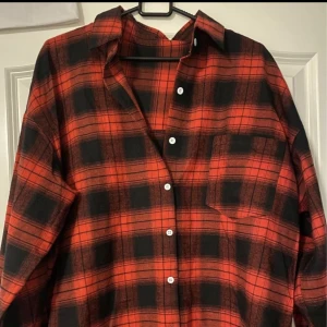 Skjorta - Ny och aldrig använd skjorta i storlek one size. Motsvara nästan M/L storleken.  