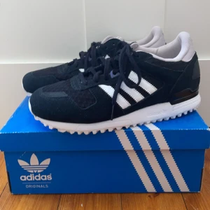 skor från Adidas stl 38 - skor från Adidas i stl 38 aldrig använda. Säljes då debinte är min stil. 400 kr🥰