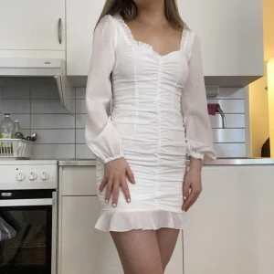 Studentklänning  - Helt oanvänd klänning i stl XS. Perfekt till studenten!🥳🥳