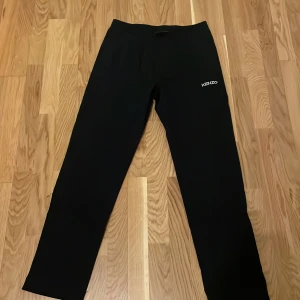 Kenzo byvkor - Helt nya kenzo byxor, ej använda  Ordinarie pris 800 kr  