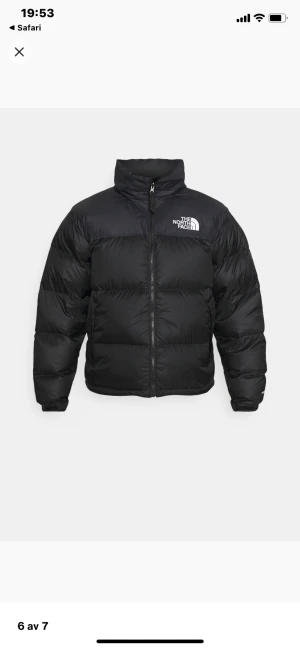 North face jacka  - Nu säljer ja min North face jacka. Säljer den nu pg att den inte kommer till användning och inte min stil längre💞 köptes för 3000kr. Skriv om fler bilder💗väldigt bra skick:)