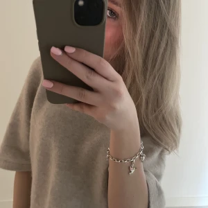 stickad tröja kortärmad  - Säljer denna jättefina kortärmade tröjan ifrån Other Stories❤️Använd fåtal gånger och är i superbra skick❤️