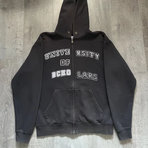 Reckless Scholars Zip Hoodie - Stilren hoodie från reckless scholars tidigare kollektioner. Är i god skick utan flaws. 
