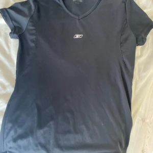 Reebok t-shirt  - Tränings t-shirt  Storlek s  Frakt 60kr
