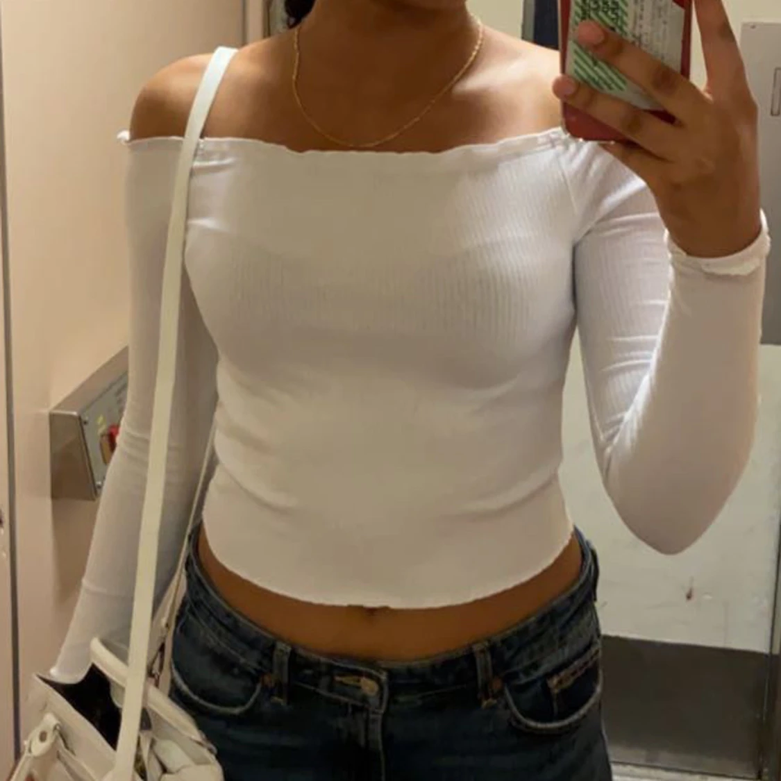 Vit off-shoulder tröja