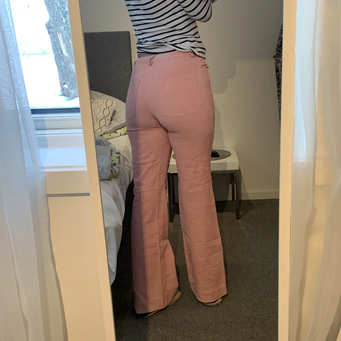 Lågmidjade bootcut jeans.  - 90