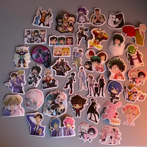 Anime klistermärken  - (TRYCK INTE PÅ KÖP NU!!) Blandade anime klistermärken, 7kr/styck, 5 stycken för 30kr eller 10 stycken för 55kr :) 15kr frakt 
