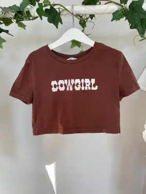 Croppad t-shirt med cowgirl tryck, i barnstorlek