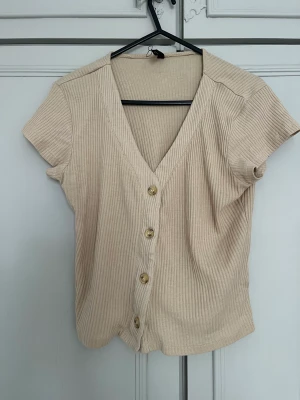Beige button-up crop top  - Beige button-up crop top for those hot summer nights. Size L but fits a size M/L