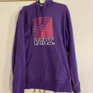 Vans hoodie  - Använd få tal gånger, nypris runt 900kr,  Köpare står för frakt