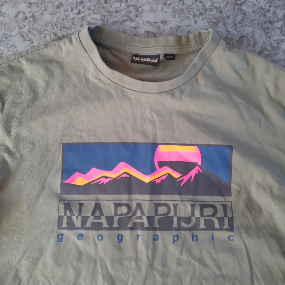 Oanvänd Napapirji tröja stl S.. Tröjor & Koftor.