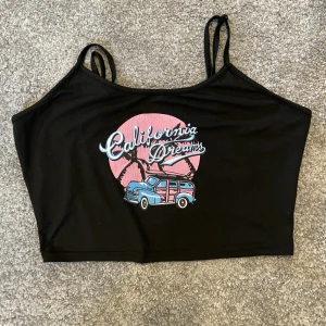 Sommar topp - Topp med coolt tryck skönt material och i bra skick