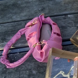 rosa väska - fin till sommaren och underbar färg!!💞 