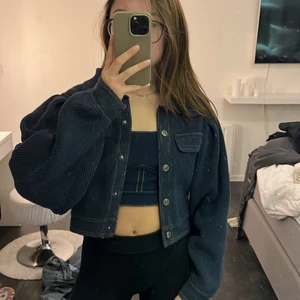 Set från zara  - Sett från zara med linne o kofta.  Jätte bra skick och jätte skön. Frakt tillkommer på 66kr