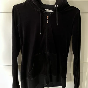 Cubus-tröja - Knappt använd svart velourtröja från Cubus💞 tyvärr för stor för mig