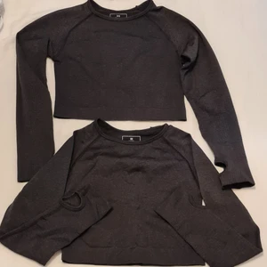 Tränings tröja - Tränings tröjor från tights varuhuset en I S o den andra i M men skulle säga att de är Xs och S då de är väldigt smala i storleken. Bra skick båda för 100
