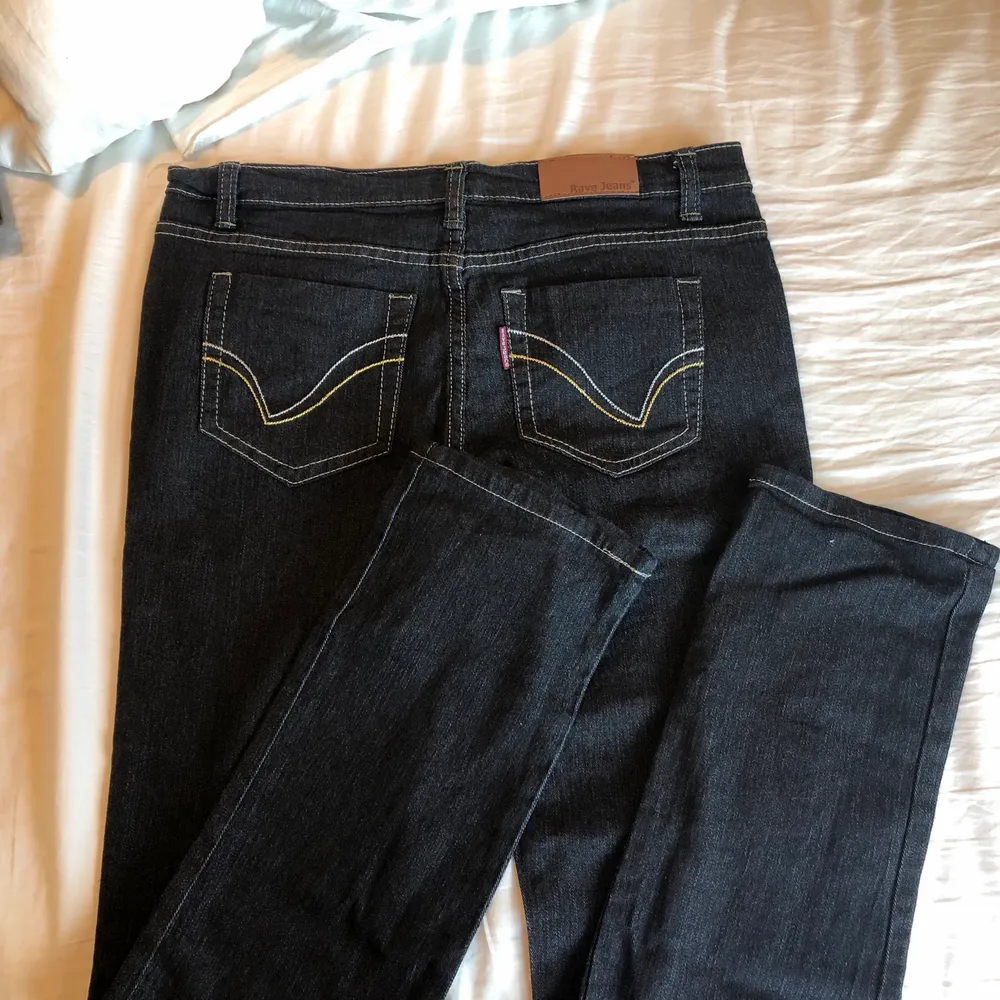 Reve jeans i normal midja i storlek 31. Jeans & Byxor.