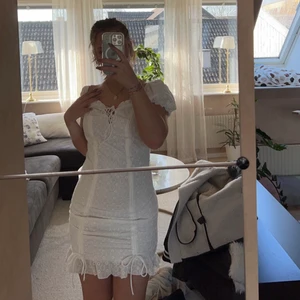 Sommar klänning💕 - Söt sommar klänning, endast använd på min systers student förra året💕