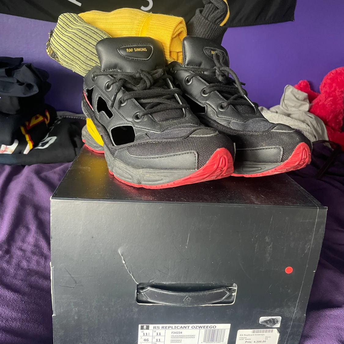 Adidas replicant ozweego x raf simons