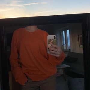 Orange tröja - Säljer denna fina tröja på som tyvärr inte kommer till användning längre 💞 köparen står för frakten men jag möter även upp i Lund💞