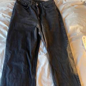 Ett par jeans från weekday, originalpris: 500kr