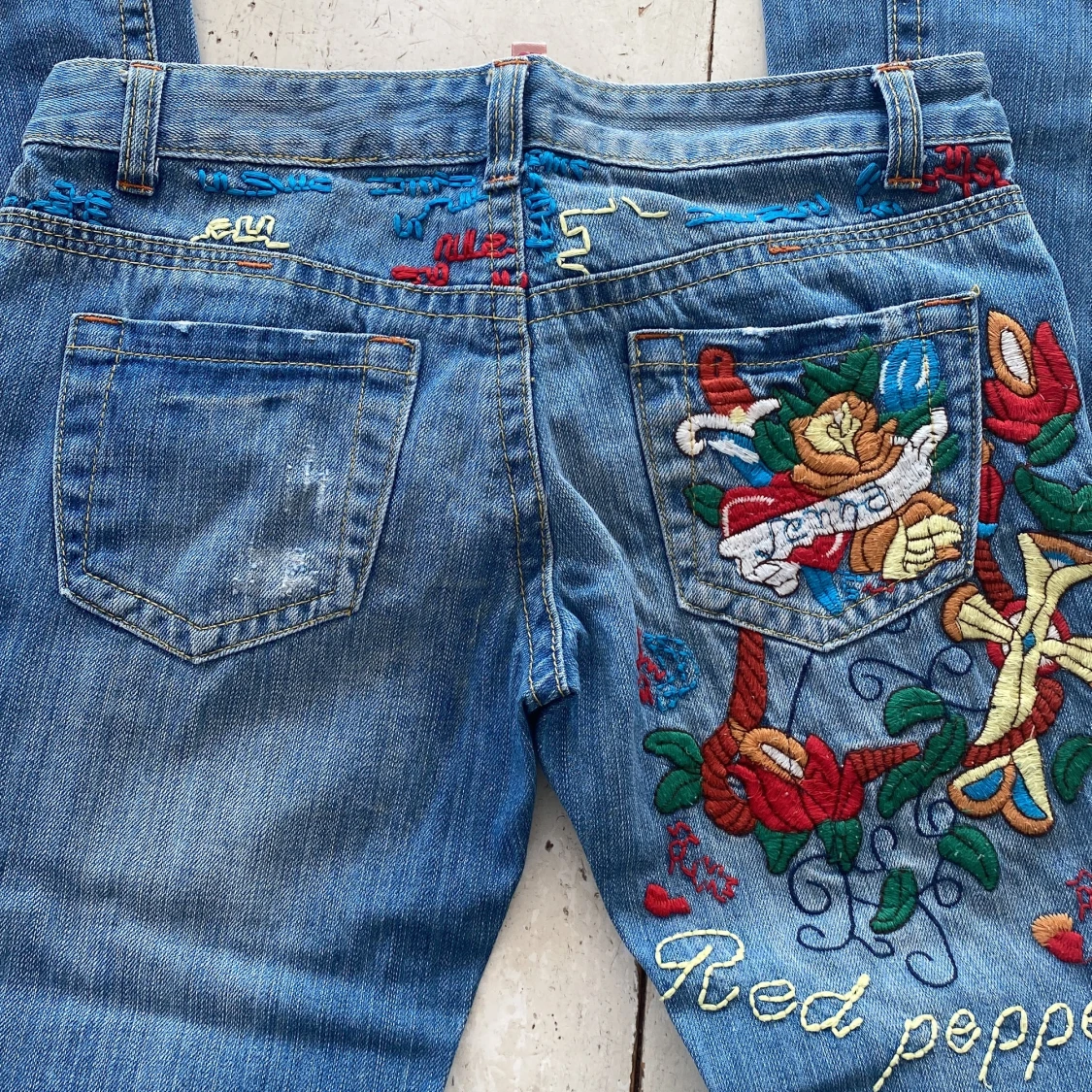 Lågmidjade jeans med tryck