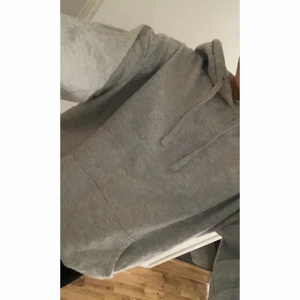 Ljusgrå tjocktröja - Fin ljusgrå tjocktröja storlek M