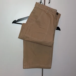 Raka Vida Jeans - Raka vida jeans. Stretchigt material och ankellånga (jag är 170cm och de slutar strax över ankeln på mig). Strl 38. 