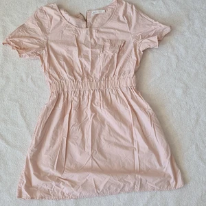 Klänning - Knälång sommarklänning med fickor 100 % bomull, ljusrosa